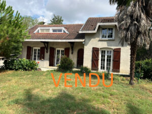 Maison d&rsquo;environ 160m2 terrain environ 3000m2 et un sous -so