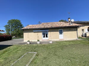 MAISON D’ENVIRON 112 M2 -TERRAIN 2240M2 +GARAGE 25M2 ENVIRON