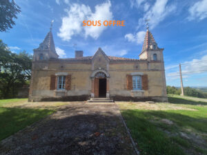 MIRABEL -Propriété d’environ 126m2 sur 3 hectares environ