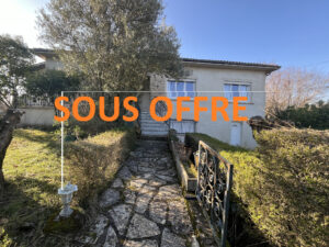 Maison des années 70 d&rsquo;environ 190m2 , un terrain d&rsquo;environ