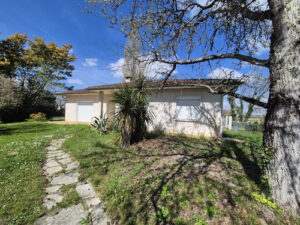 Maison traditionnelle d&rsquo;environ 128m2 sur un terrain d&rsquo;envir